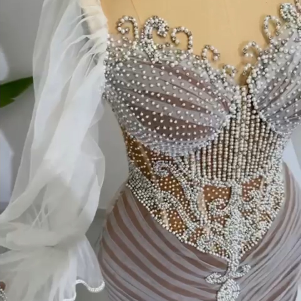 Couture Wedding Robe. Never worn - Picture 4 of 6